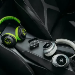 Headphones / Earphones